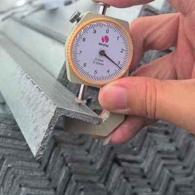 핫 디프 젤바니제 각 강 / 각 바 ASTM A36 너비 30/40/50mm